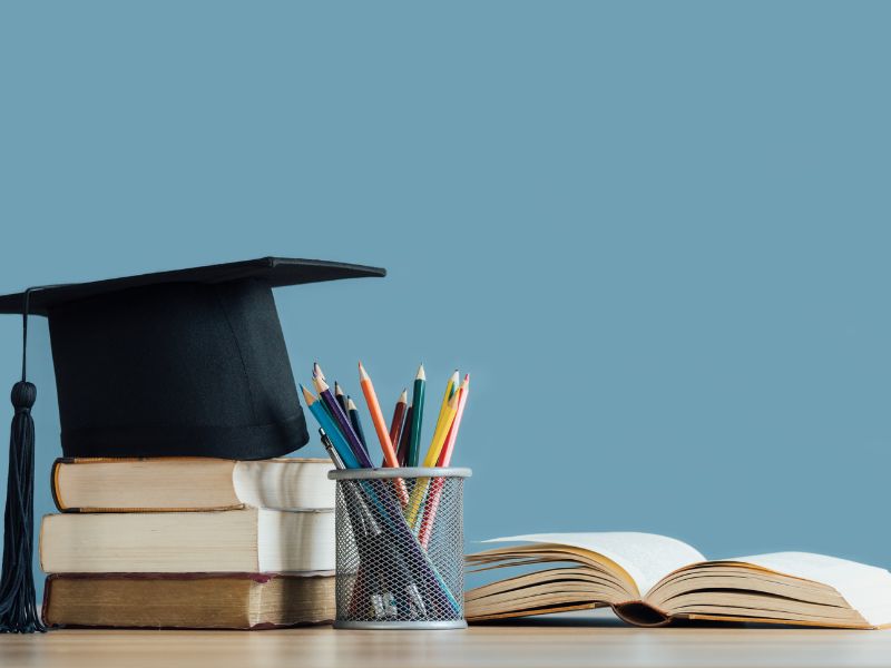 prikaz knjiga, hemijski i diplomske kape